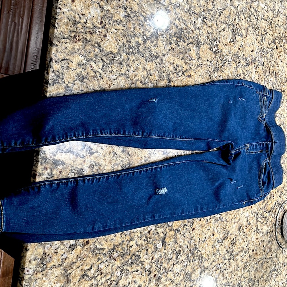 Cat and jack, blue jeans with little rips slim fitting!! And very comfort🩷